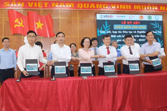 Ký kết biên bản ghi nhớ Liên kết, hợp tác đào tạo và nghiên cứu khoa học “Một sức khỏe” dựa trên thực địa giai đoạn 2022-2031.