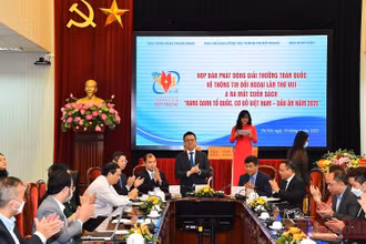 Quang cảnh buổi họp báo tại trụ sở Báo Nhân Dân sáng 19/4. (Ảnh: Thủy Nguyên)