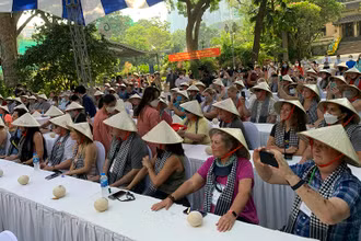 Đoàn du khách Hoa Kỳ trong buổi đón tiếp sáng nay.