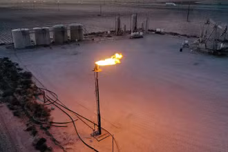 Hoạt động khoan dầu khí tại lưu vực Permian ở Stanton, bang Texas, Mỹ. (Ảnh: Getty Images)