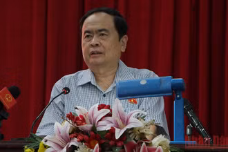 Phó Chủ tịch Thường trực Quốc hội phát biểu trong buổi tiếp xúc cử tri tại huyện Châu Thành A.