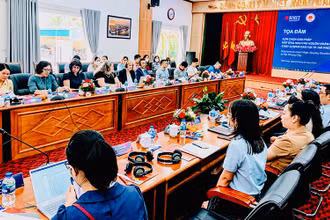 Quang cảnh tọa đàm “Lựa chọn giải pháp đáp ứng nhu cầu nguồn nhân lực chất lượng cao tại thành phố Hải Phòng” tổ chức chiều 25/4.