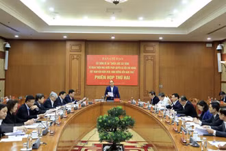 Chủ tịch nước Nguyễn Xuân Phúc phát biểu tại Phiên họp. (Ảnh: Thống Nhất/TTXVN)