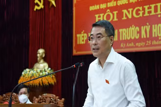 Đồng chí Lê Minh Hưng tiếp thu và làm rõ một số vấn đề trước Cử tri huyện Kỳ Anh. 