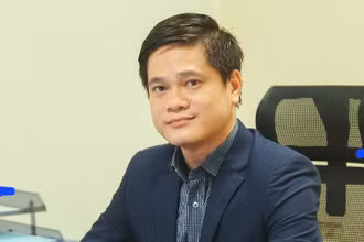 Phó giáo sư, Tiến sĩ Tô Trung Thành.