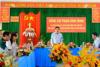 Phó Thủ tướng Thường trực Chính phủ Phạm Bình Minh phát biểu tại buổi làm việc với Đồn biên phòng Cửa khẩu Hoàng Diệu, huyện Bù Đốp.