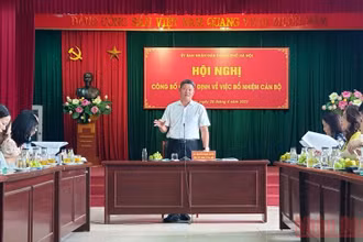 Quang cảnh cuộc họp.