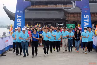 Các vận động viên tham gia Giải marathon Vì An toàn giao thông năm 2022 tại chùa Tam Chúc. (Ảnh: Đào Phương)