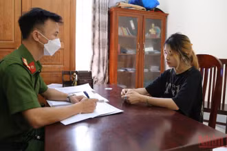 Đối tượng Lý Thị Thương tại cơ quan điều tra.