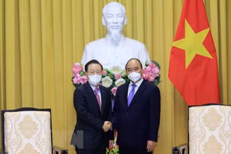Chủ tịch nước Nguyễn Xuân Phúc tiếp ông Yoon Dae Hee, Chủ tịch Quỹ bảo lãnh tín dụng Hàn Quốc (KODIT). (Ảnh: TTXVN)