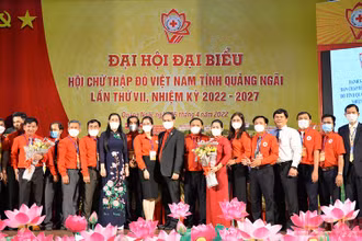 Ban Chấp hành Hội Chữ thập đỏ tỉnh Quảng Ngãi khóa VII, nhiệm kỳ 2022-2027 ra mắt Đại hội. 