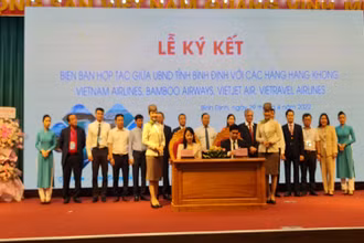 Lễ ký kết hợp tác chiến lược giữa UBND tỉnh Bình Định với các hãng hàng không.