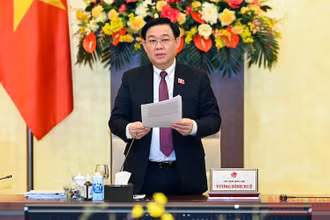 Chủ tịch Quốc hội Vương Đình Huệ phát biểu bế mạc phiên họp thứ 10 của Ủy ban Thường vụ Quốc hội. (Ảnh: DUY LINH)