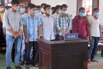 Các bị cáo tại phiên tòa.