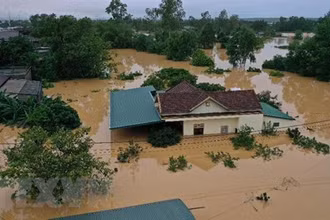 Lũ lớn trên sông Hiếu gây ngập diện rộng tại khu vực xã Thanh An, huyện Cam Lộ và phường Đông Giang, thành phố Đông Hà, tỉnh Quảng Trị. (Ảnh: TTXVN)