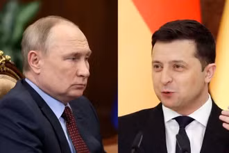 Tổng thống Nga Vladimir Putin (trái) và Tổng thống Ukraine Volodymyr Zelensky. (Ảnh: Reuters)