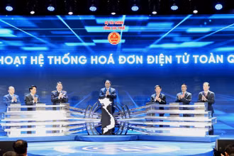 Thủ tướng Phạm Minh Chính dự Lễ công bố kích hoạt hệ thống hóa đơn điện tử toàn quốc.