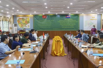 Quang cảnh làm việc giữa Ban Chỉ đạo 515 tỉnh Long An và Ban Chuyên trách tỉnh Svay Rieng.