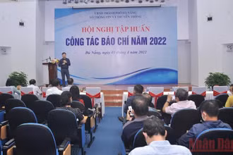 Cục trưởng Báo chí-Bộ Thông tin và Truyền thông Nguyễn Thanh Lâm quán triệt những nội dung cơ bản về chủ trương, đường lối, quan điểm của Đảng, chính sách pháp luật của Nhà nước về công tác lãnh đạo, chỉ đạo, quản lý báo chí.
