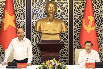 Chủ tịch nước Nguyễn Xuân Phúc phát biểu ý kiến tại buổi làm việc. (Ảnh TTXVN)