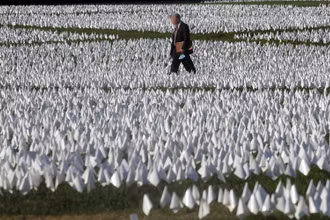 Khu tưởng niệm những người đã tử vong vì Covid-19 ở Washington, Mỹ. (Ảnh: Reuters)