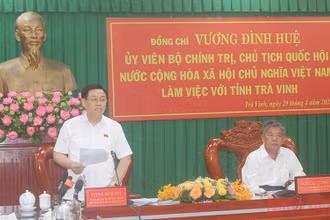 Chủ tịch Quốc hội Vương Đình Huệ phát biểu tại buổi làm việc.