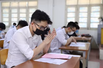 Mặc dù chỉ còn chưa đầy 2 tháng, kỳ thi tuyển sinh vào lớp 10 sẽ diễn ra, nhưng cả giáo viên, phụ huynh lẫn học sinh tham gia hệ đào tạo song bằng tại Hà Nội vẫn hoang mang vì chưa có hướng dẫn cụ thể từ các Sở, ngành có liên quan. (Ảnh minh họa: Sơn Bách)