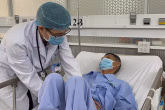 Hiện bệnh nhân T.V.S. tỉnh, sinh tồn ổn định.