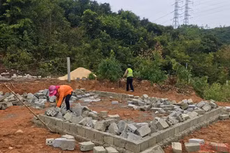 Người dân huyện Quảng Trạch (Quảng Bình) tự nguyện tháo dỡ công trình xây dựng vi phạm, trả lại hiện trạng mặt bằng.