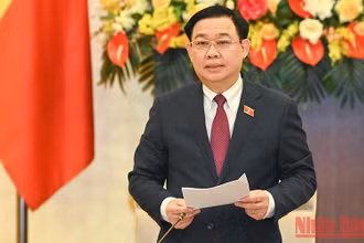 Chủ tịch Quốc hội Vương Đình Huệ phát biểu tại phiên họp thứ 10. (Ảnh: DUY LINH)
