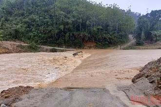 Thi thể nạn nhân được tìm thấy cách nơi xe bị cuốn trôi khoảng 500m
