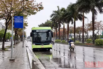 Tuyến buýt điện E06 của VinBus qua Khu đô thị Smart City.