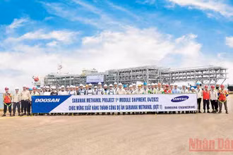 Lễ xuất xưởng 9 mô-đun đầu tiên của dự án Sarawak Methanol tại cảng chuyên dụng của Doosan Vina.