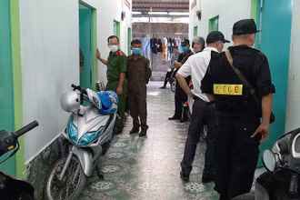 Lực lượng công an kiểm tra địa điểm mà các đối tượng hoạt động.