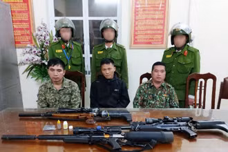 Ba đối tượng tại Cơ quan công an.