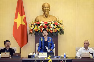 Chủ tịch Quốc hội Nguyễn Thị Kim Ngân phát biểu khai mạc phiên họp.