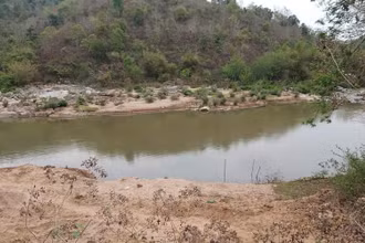 Khúc sông nơi hai em học sinh bị đuối nước.