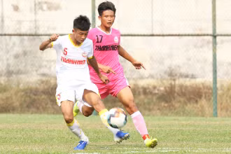 U19 Hà Nội (áo trắng) phải rất nỗ lực để có được một điểm. (Ảnh: VFF)