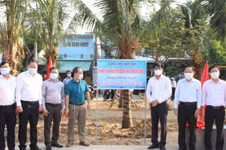 Đại biểu kéo bảng phối hợp thực hiện Dự án.