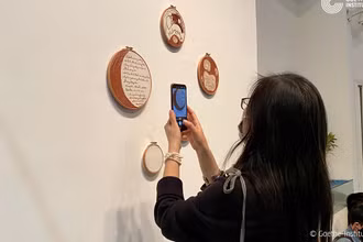 Ra mắt sách và triển lãm "tôi viết (tiếng Việt)" tại Viện Goethe Hà Nội, cùng với địa điểm Tổ chim Xanh. Ảnh: Viện Goethe Hà Nội.
