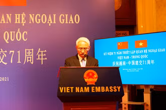Đại sứ Phạm Sao Mai phát biểu tại buổi lễ.