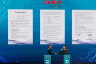 Chủ tịch Công đoàn và Tổng Giám đốc Tổng Công ty Mạng lưới Viettel ký kết biên bản ghi nhớ thực hiện Chương trình “75 nghìn sáng kiến, vượt khó, phát triển”