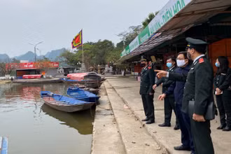 Kiểm tra công tác bảo đảm phòng, chống dịch bệnh tại chùa Hương.