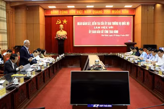 Quang cảnh buổi làm việc.