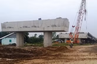 Hầu hết các mố cầu ở đường dẫn đã thi công xong.