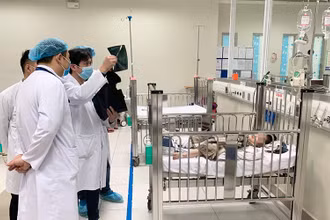 Bé gái bị rơi từ tầng 12A không tổn thương sọ não