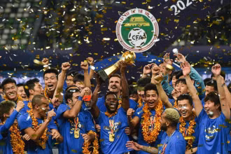 Jiangsu Suning đăng quang China Super League, 3 tháng trước khi ngừng hoạt động. (Ảnh: Getty Images)