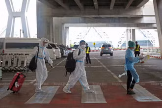 Du khách nhập cảnh vào Thái Lan tại sân bay Suvarnabhumi. (Ảnh: Bưu điện Bangkok)