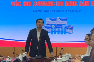 Thứ trưởng Y tế Trần Văn Thuấn phát biểu tại buổi lễ khởi động tiêm thử nghiệm.