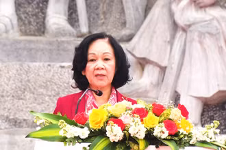 Đồng chí Trương Thị Mai, Ủy viên Bộ Chính trị, Trưởng Ban Dân vận T.Ư phát biểu tại buổi lễ. 